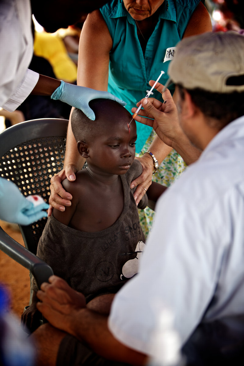 Dr. treating injured boy